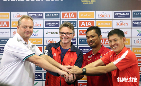 HLV Troussier: Các đội ở SEA Games đều mạnh như nhau - Ảnh 2. HLV Troussier: Các đội ở SEA Games đều mạnh như nhau - Ảnh 2.