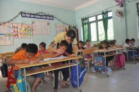 Bí thư Tỉnh ủy Quảng Ngãi đối thoại với ngành giáo dục - đào tạo - Ảnh 4. Bí thư Tỉnh ủy Quảng Ngãi đối thoại với ngành giáo dục - đào tạo - Ảnh 4.
