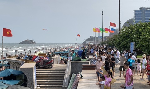 Vũng Tàu đông khách nhờ chuẩn bị chu đáo, không kẹt xe - Ảnh 1. Vũng Tàu đông khách nhờ chuẩn bị chu đáo, không kẹt xe - Ảnh 1.