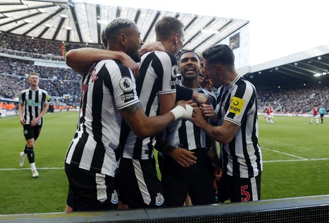 Đánh bại Man United 2-0, Newcastle trở lại tốp 4 - Ảnh 1. Đánh bại Man United 2-0, Newcastle trở lại tốp 4 - Ảnh 1.
