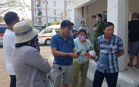 Xe tải lật vào vách núi ở Phú Yên: Xe quá tải, khả năng mất thắng - Ảnh 3. Xe tải lật vào vách núi ở Phú Yên: Xe quá tải, khả năng mất thắng - Ảnh 3.