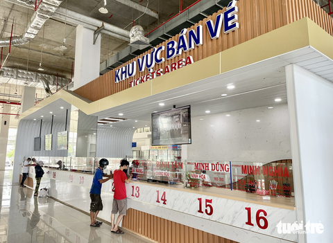 Giải ế cho bến xe Miền Đông mới: Trước mắt phải dẹp ngay xe dù, bến cóc - Ảnh 1. Giải ế cho bến xe Miền Đông mới: Trước mắt phải dẹp ngay xe dù, bến cóc - Ảnh 1.
