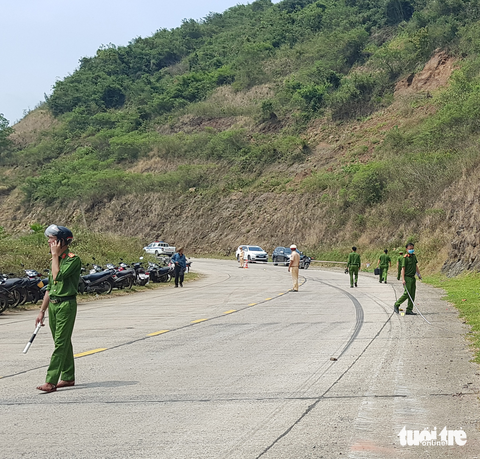 Nơi xảy ra vụ tai nạn đặc biệt nghiêm trọng là một đoạn đường cong, xuống dốc - Ảnh: DUY THANH