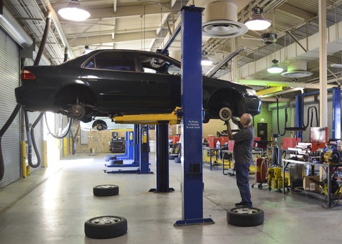 Nhiều chiêu trò để moi tiền khách tới garage - Ảnh 4. Nhiều chiêu trò để moi tiền khách tới garage - Ảnh 4.