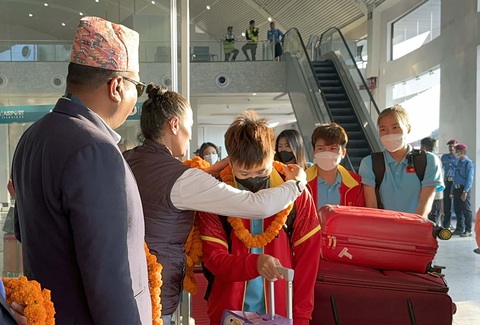 Đội tuyển nữ Việt Nam đã đến Nepal, bước vào tập nhẹ ngay - Ảnh 1. Đội tuyển nữ Việt Nam đã đến Nepal, bước vào tập nhẹ ngay - Ảnh 1.