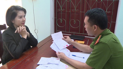 Người phụ nữ 38 tuổi cầm đầu đường dây cho vay nặng lãi - Ảnh 1. Người phụ nữ 38 tuổi cầm đầu đường dây cho vay nặng lãi - Ảnh 1.