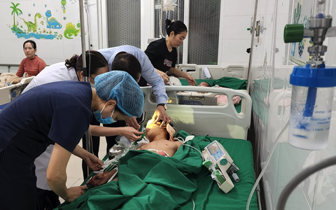 Nhân chứng bàng hoàng vụ nổ gara ô tô làm hai người chết - Ảnh 3. Nhân chứng bàng hoàng vụ nổ gara ô tô làm hai người chết - Ảnh 3.