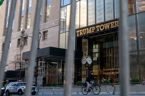 New York thắt chặt an ninh trước ngày ông Trump trình diện tòa - Ảnh 6. New York thắt chặt an ninh trước ngày ông Trump trình diện tòa - Ảnh 6.