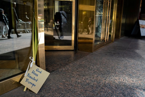 New York thắt chặt an ninh trước ngày ông Trump trình diện tòa - Ảnh 8. New York thắt chặt an ninh trước ngày ông Trump trình diện tòa - Ảnh 8.