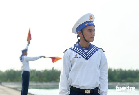 Mong các đoàn ra thăm anh em ở Trường Sa và nhà giàn nhiều hơn - Ảnh 12. Mong các đoàn ra thăm anh em ở Trường Sa và nhà giàn nhiều hơn - Ảnh 12.