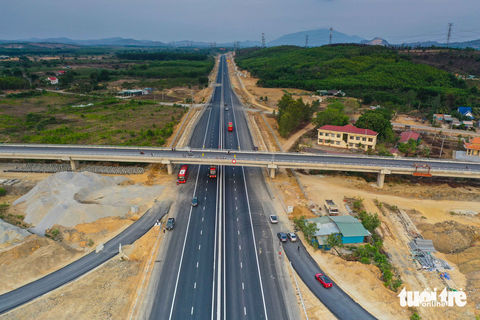 Vì sao cao tốc Phan Thiết - Dầu Giây tắc hai đầu ra vào? - Ảnh 4. Vì sao cao tốc Phan Thiết - Dầu Giây tắc hai đầu ra vào? - Ảnh 4.