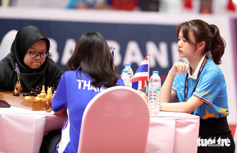 Khi trọng tài cờ ốc còn... đẹp hơn cả vận động viên - Ảnh 4. Khi trọng tài cờ ốc còn... đẹp hơn cả vận động viên - Ảnh 4.