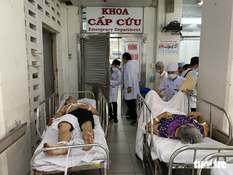 24 giờ nghỉ lễ, cả nước có gần 3.000 ca tai nạn giao thông, hơn 1.000 ca COVID-19 - Ảnh 1. 24 giờ nghỉ lễ, cả nước có gần 3.000 ca tai nạn giao thông, hơn 1.000 ca COVID-19 - Ảnh 1.