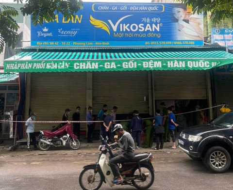 Vợ chồng chủ cửa hàng chăn drap gối đệm treo cổ chết - Ảnh 1. Vợ chồng chủ cửa hàng chăn drap gối đệm treo cổ chết - Ảnh 1.