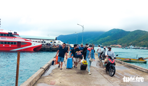 Trải nghiệm lặn bắt ốc, nhum, giăng lưới ở biển đảo Kiên Giang - Ảnh 2. Trải nghiệm lặn bắt ốc, nhum, giăng lưới ở biển đảo Kiên Giang - Ảnh 2.