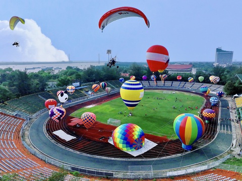 Cần Thơ khai mạc Lễ hội khinh khí cầu - Ảnh 1. Cần Thơ khai mạc Lễ hội khinh khí cầu - Ảnh 1.