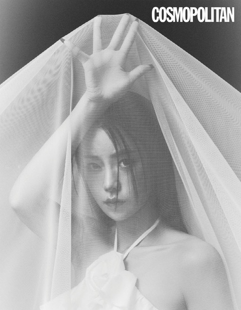 Ảnh họa báo của ‘ác nữ’ Lim Ji Yeon bị tố đạo nhái vẫn được khen hết lời - Ảnh 1. Ảnh họa báo của ‘ác nữ’ Lim Ji Yeon bị tố đạo nhái vẫn được khen hết lời - Ảnh 1.