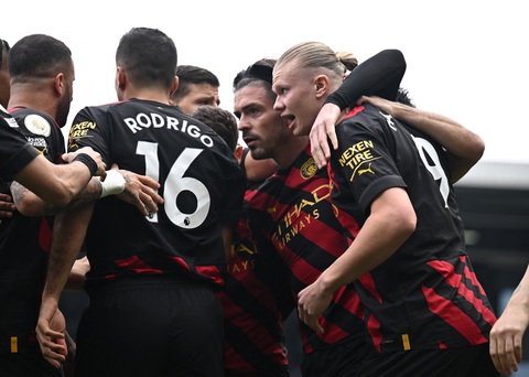 Haaland ghi bàn thắng thứ 34 đưa Man City lên đầu bảng - Ảnh 1. Haaland ghi bàn thắng thứ 34 đưa Man City lên đầu bảng - Ảnh 1.
