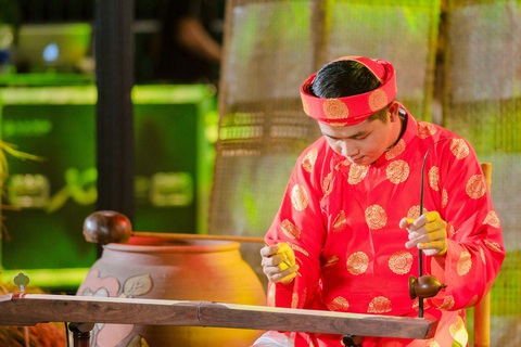 Những “thỏi nam châm” du lịch miền Nam thu hút khách ngày đầu nghỉ lễ - Ảnh 4. Chương trình Liên hoan và triển lãm nghệ thuật đờn ca tài tử Nam bộ lần đầu tiên được tổ chức trên đỉnh núi Bà Đen