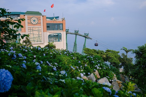 Những “thỏi nam châm” du lịch miền Nam thu hút khách ngày đầu nghỉ lễ - Ảnh 8. Và không thể thiếu sót cáp treo với các mức giá ưu đãi đăc biệt giúp du khách tiết kiệm thời gian di chuyển cũng như ngắm cảnh Tây Ninh từ trên cao