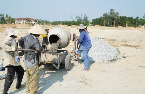 Quảng Nam lý giải GRDP giảm sâu, thấp thứ 2 cả nước - Ảnh 1. Quảng Nam lý giải GRDP giảm sâu, thấp thứ 2 cả nước - Ảnh 1.