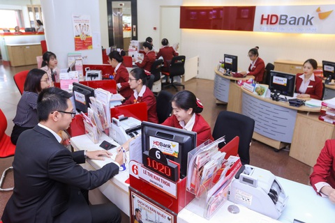 HDBank chia cổ tức 25%, năm 2023 tiếp tục kế hoạch tăng trưởng bền vững - Ảnh 1. HDBank sẽ trình cổ đông thông qua phương án chia cổ tức bằng tiền và cổ phiếu với tổng tỉ lệ 25%, từ đó tăng vốn điều lệ lên 29.276 tỉ đồng - Ảnh: HDB