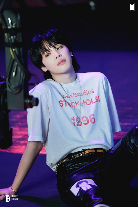 Jimin (BTS) là nghệ sĩ K-pop đầu tiên giữ Top 1 Billboard Hot 100 - Ảnh 3. Jimin (BTS) là nghệ sĩ K-pop đầu tiên giữ Top 1 Billboard Hot 100 - Ảnh 3.