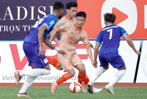 Phan Văn Đức lần thứ 2 sang Singapore mổ đứt dây chằng - Ảnh 1. Phan Văn Đức lần thứ 2 sang Singapore mổ đứt dây chằng - Ảnh 1.