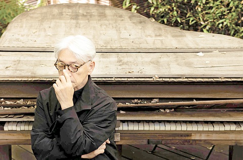 Ryuichi Sakamoto: Nghệ thuật trường tồn, cuộc đời ngắn ngủi - Ảnh 1. Ryuichi Sakamoto: Nghệ thuật trường tồn, cuộc đời ngắn ngủi - Ảnh 1.