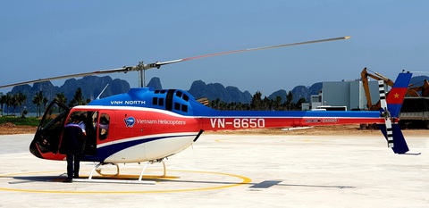 Rơi máy bay trực thăng chở khách ngắm vịnh Hạ Long, 5 người gặp nạn - Ảnh 4. Rơi máy bay trực thăng chở khách ngắm vịnh Hạ Long, 5 người gặp nạn - Ảnh 4.
