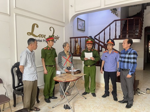 Bắt cựu phó giám đốc Sở Tài nguyên và Môi trường Hà Nam - Ảnh 1. Bắt cựu phó giám đốc Sở Tài nguyên và Môi trường Hà Nam - Ảnh 1.