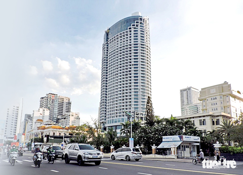 Cởi trói cho căn hộ lưu trú, nghỉ dưỡng - Ảnh 2. Dự án cao ốc Panorama tại TP Nha Trang, có 1.097 căn hộ du lịch, hầu hết đã bán nhưng chưa làm được giấy tờ sở hữu cho người mua - Ảnh: PHAN SÔNG NGÂN