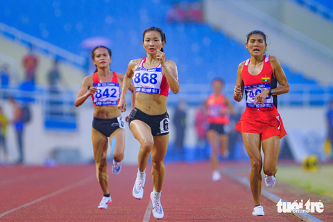 Mục tiêu của điền kinh Việt Nam ở SEA Games 32: Tiếp tục giữ ngôi số 1 - Ảnh 1. Nguyễn Thị Oanh (868) niềm hy vọng vàng của điền kinh Việt Nam tại SEA Games 32 - Ảnh: NAM TRẦN
