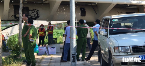 Dùng nước thử tải trọng cầu bộ hành Nguyễn Thái Học - Ảnh 3. Dùng nước thử tải trọng cầu bộ hành Nguyễn Thái Học - Ảnh 3.