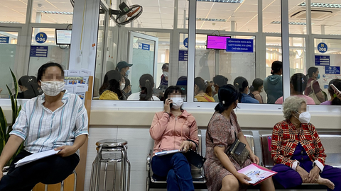 Tại sao nhiều phụ nữ trẻ bị teo 'vùng kín'? - Ảnh 1. Ngày càng nhiều phụ nữ bị teo âm đạo khi chưa bước vào độ tuổi tiền và sau mãn kinh -Ảnh: XUÂN MAI