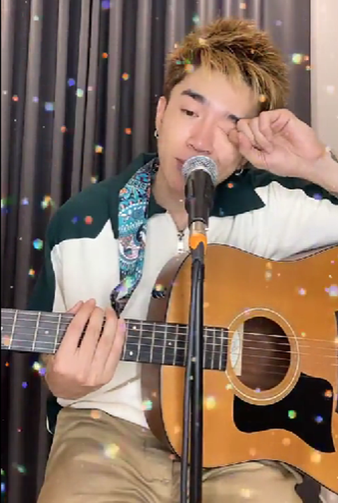 Chi Dân ‘leo’ top xu hướng sau màn livestream khóc lóc, xin lỗi - Ảnh 1. Chi Dân ‘leo’ top xu hướng sau màn livestream khóc lóc, xin lỗi - Ảnh 1.