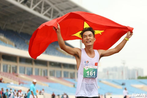Mục tiêu của điền kinh Việt Nam ở SEA Games 32: Tiếp tục giữ ngôi số 1 - Ảnh 2. Hoàng Nguyên Thanh đặt mục tiêu bảo vệ HCV marathon tại SEA Games 32 - Ảnh: NAM TRẦN