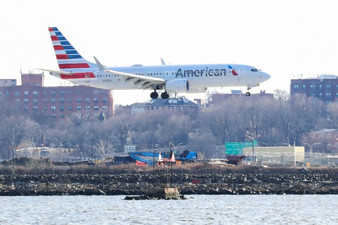American Airlines gia nhập các hãng hàng không cắt giảm chuyến bay - Ảnh 1. American Airlines gia nhập các hãng hàng không cắt giảm chuyến bay - Ảnh 1.
