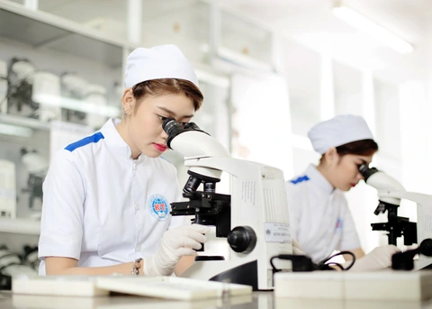 Trường ĐH Kinh tế - Kỹ thuật Bình Dương đào tạo theo định hướng ứng dụng với chi phí hợp lý - Ảnh 3. Trường ĐH Kinh tế - Kỹ thuật Bình Dương đào tạo theo định hướng ứng dụng với chi phí hợp lý - Ảnh 3.