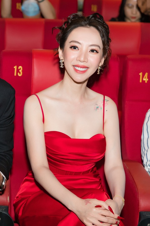 Thu Trang tiết lộ kế hoạch sinh thêm cặp con gái bằng phương pháp thụ tinh nhân tạo - Ảnh 1. Thu Trang tiết lộ kế hoạch sinh thêm cặp con gái bằng phương pháp thụ tinh nhân tạo - Ảnh 1.