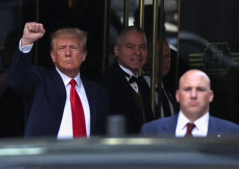 Ông Trump đến tòa sớm cả tiếng - Ảnh 5. Ông Trump đến tòa sớm cả tiếng - Ảnh 5.