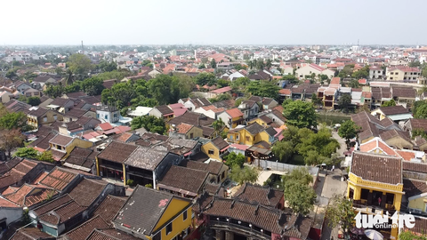 Hội An báo cáo Cục Di sản việc soát vé vào phố đi bộ - Ảnh 1. Hội An báo cáo Cục Di sản việc soát vé vào phố đi bộ - Ảnh 1.