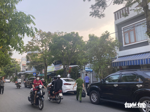 Khai trừ Đảng chủ tịch và phó chủ tịch UBND quận Cẩm Lệ - Ảnh 1. Khai trừ Đảng chủ tịch và phó chủ tịch UBND quận Cẩm Lệ - Ảnh 1.
