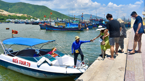 Dịp lễ, du lịch lo ế khách - Ảnh 1. Lượng khách đến Khánh Hòa được dự báo sẽ không bùng nổ dịp lễ 30-4 và 1-5 - Ảnh: MINH CHIẾN