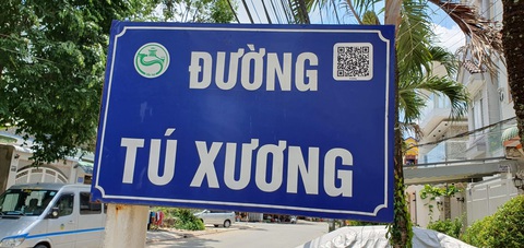 Quét mã QR biết ý nghĩa tên đường ở Cần Thơ - Ảnh 2. 900 bảng tên đường đã gắn mã QR tiện cho việc nghiên cứu, tìm hiểu về vùng đất, con người Cần Thơ - Ảnh: LÊ DÂN