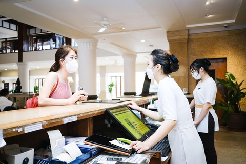 Dịp lễ, du lịch lo ế khách - Ảnh 2. Các khách sạn, resort tại Đà Nẵng ghi nhận tỉ lệ du khách đặt phòng cho dịp lễ chưa đạt như kỳ vọng - Ảnh: T.LỰC