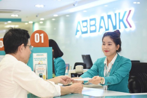 7 Điều ứng viên cần biết về vị trí Giao dịch viên (Phần 2) - Ảnh 1. Giao dịch viên cần rèn luyện kỹ năng giao tiếp tốt - Ảnh: Internet