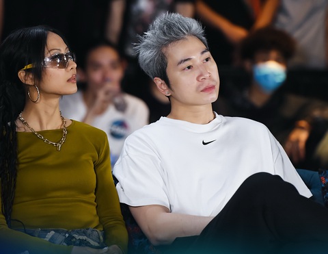 Giám khảo bí ẩn ở Rap Việt mùa 3: Không thể ai khác ngoài rapper Karik - Ảnh 1. Giám khảo bí ẩn ở Rap Việt mùa 3: Không thể ai khác ngoài rapper Karik - Ảnh 1.