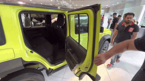 Xe sắp về Việt Nam Suzuki Jimny được test bằng cách rung lắc - Ảnh 3. Xe sắp về Việt Nam Suzuki Jimny được test bằng cách rung lắc - Ảnh 3.