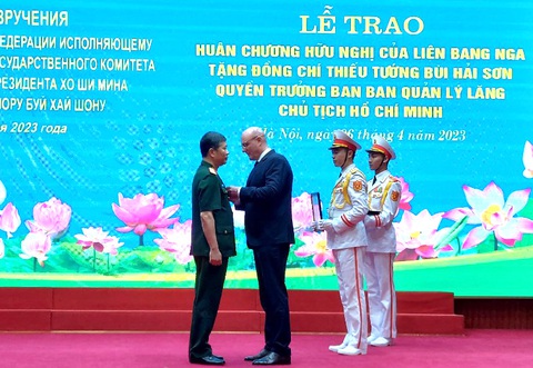 Nga trao Huân chương Hữu nghị cho thiếu tướng Bùi Hải Sơn - Ảnh 1. Nga trao Huân chương Hữu nghị cho thiếu tướng Bùi Hải Sơn - Ảnh 1.